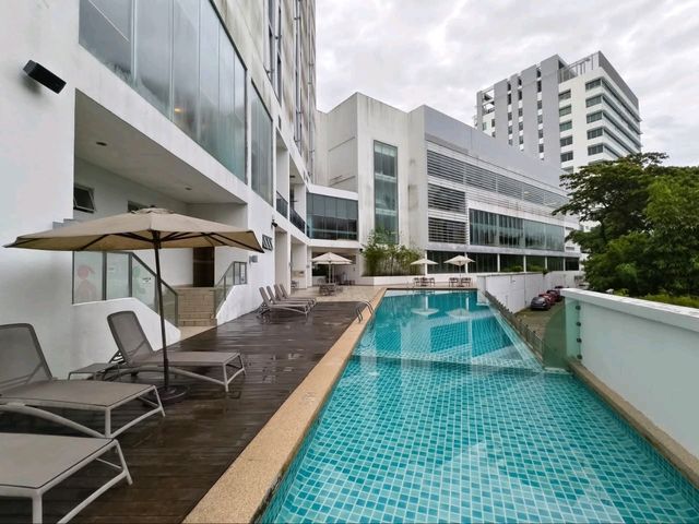 “City Ease by the Lake: The Everly Putrajaya’s Smart Urban Stay”