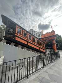 【搭上電影裡的復古列車！洛杉磯 Angels Flight 體驗小而經典的時光旅行】🎬🚋🌇