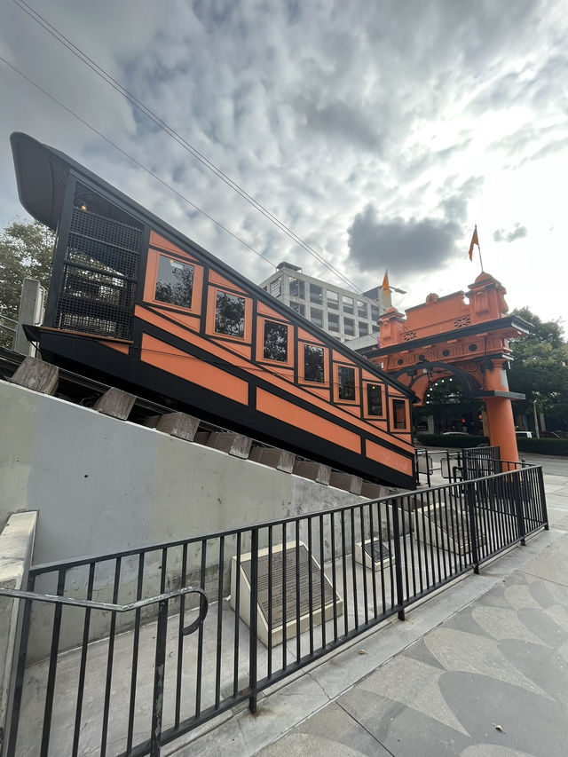 【搭上電影裡的復古列車！洛杉磯 Angels Flight 體驗小而經典的時光旅行】🎬🚋🌇