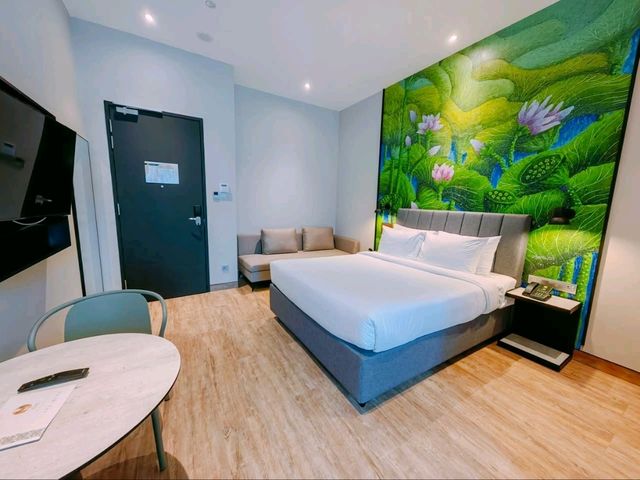 "Smart Stays, Smooth Transfers – Your Budget Gateway Near KLIA"
