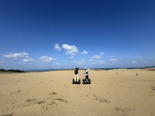 Experience riding a Segway at Tottori Sand Dunes!