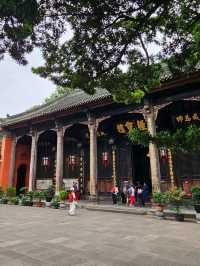 Spring Strolling Through Wenshu Monastery
