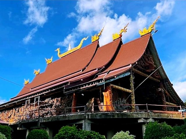 วัดเขาถ้ำประทุน ทัศนียภาพอันงดงามโอบล้อมด้วยขุนเขา