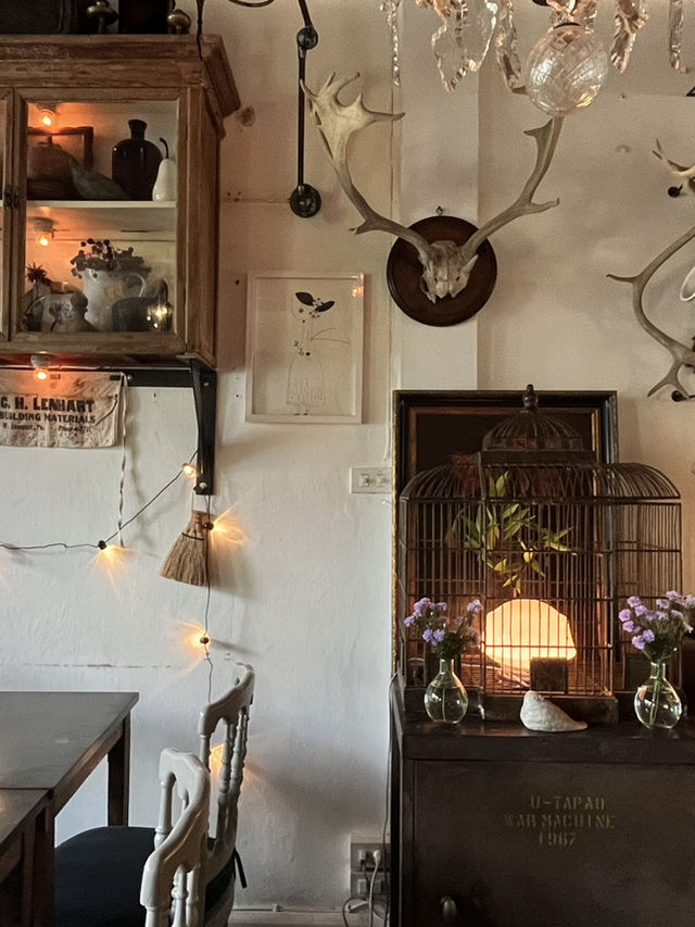 【バンコク】花市場のナンバーワンカフェ「Floral Café at Napasorn」