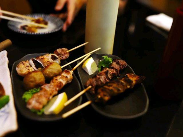 [🇯🇵広島] 自分の好みに合わせて楽しめる！「串八（クシハチ）」のたこ焼きと多彩な串焼きメニュー