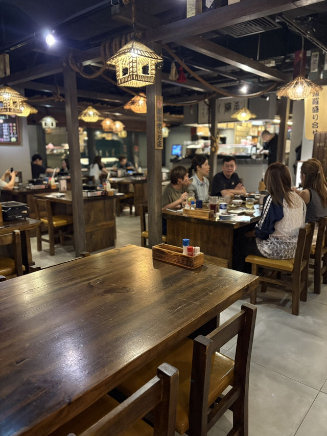 尖沙咀人氣浜燒餐廳，有專人幫忙燒埋