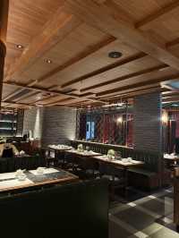 呢間餐廳環境舒適，食物質素好。