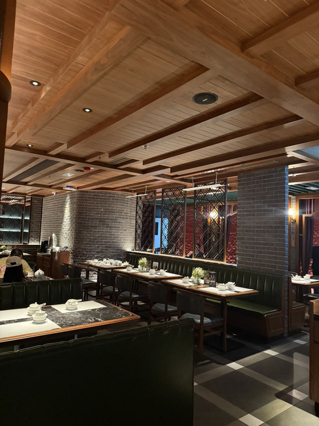 呢間餐廳環境舒適，食物質素好。