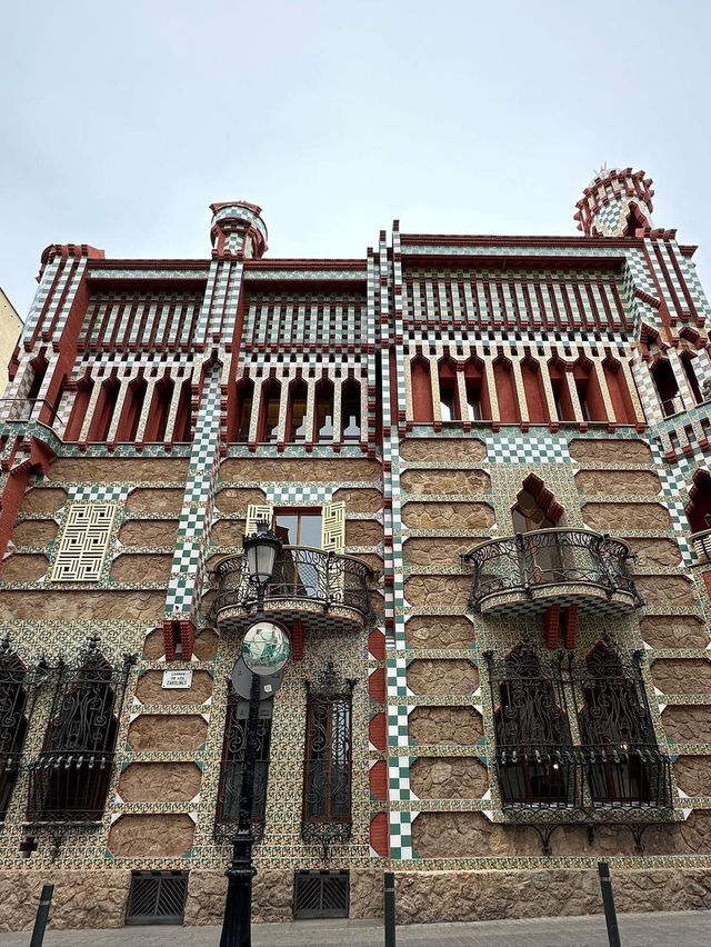 🌿 “Tiles, Shadows, and Siesta: A Summer Walk Through Gràcia”