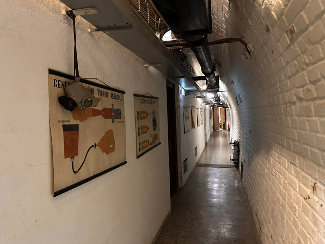 【Bunker 10-Z｜冷戦時代の核シェルターに宿泊体験！】 