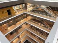 【ラトビア国立図書館｜静かに過ごせる現代建築と展望の空間】  美しい建物で感じる、文化と落ち着きのひととき