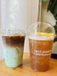 คาเฟ่สไตล์มินิมอล SUNNY RISE UP CAFE