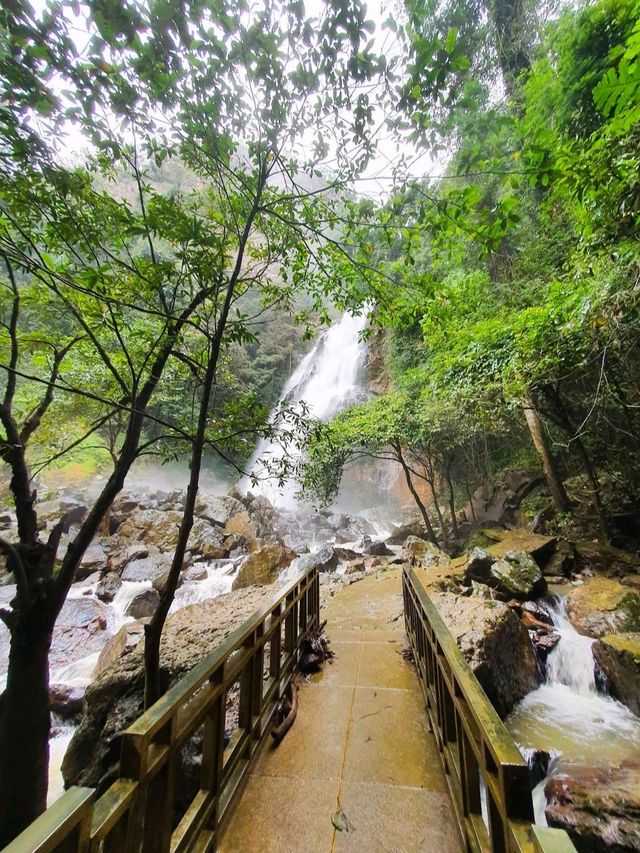 🏞️ : น้ำตกเฉลิมพระเกียรติ ร.9 เที่ยวเบตง ยะลา