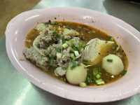 Bangkok’s Pork Noodle Gem: Rung Rueang Delivers Big on Flavor