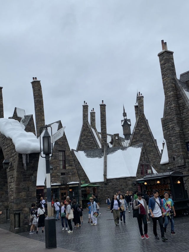 這是一趟充滿魔法與童心的冒險之旅✨🎢 從走進【Universal Studios Japan】的那一刻開始，彷彿置身電影世界。🌍🎬