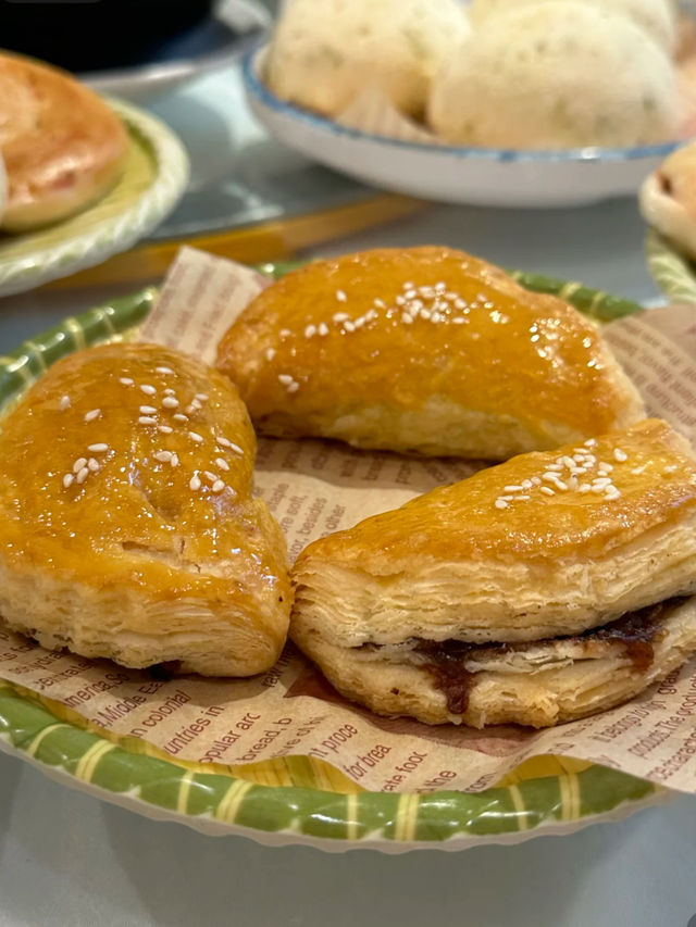 The Traditional Nostalgic “Dim Sum Trolley” Ritual Returns in GuangZhou!