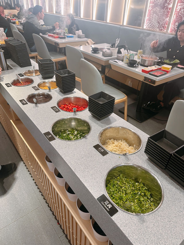 任食雞煲、牛尾煲、豬手煲