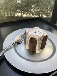모노톤 갬성에 빠지다✨ Loveless Coffee에서의 한 잔
