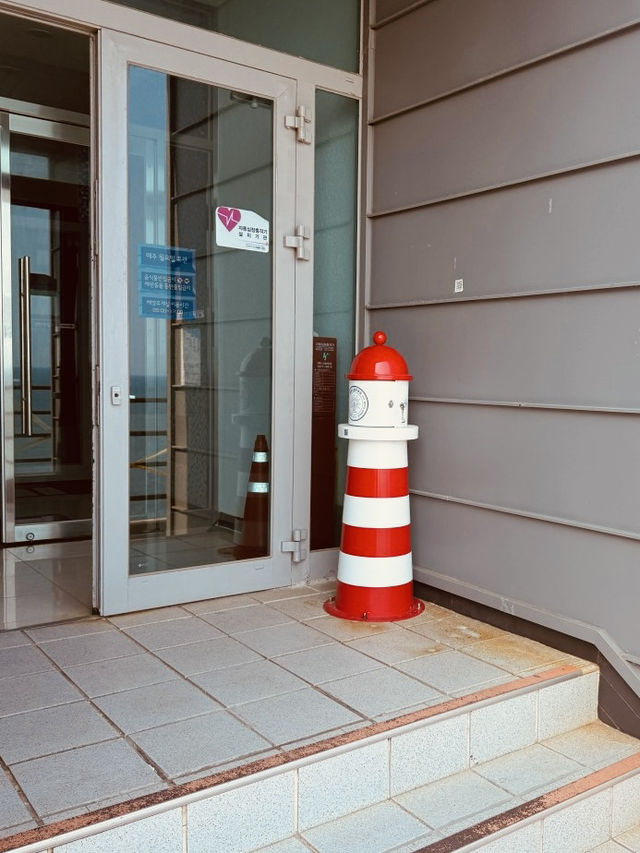 Yeongdo Lighthouse, Busan: A Historic Beacon with Sweeping Coastal Views