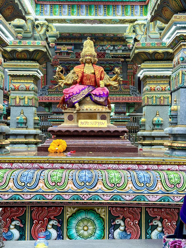 極彩色の南インド寺院！ワットプラシーマハーウマーテウィーで異文化参拝体験
