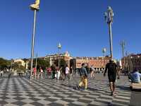 【マセナ広場（Place Masséna）｜ニースの“心臓”が揺れるモザイク広場】