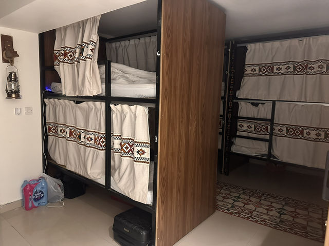 【Sands Inn Hostel／サンズ・イン・ホステル｜リヤド“予算派に明るく開かれた、交流と安らぎのオアシス”】