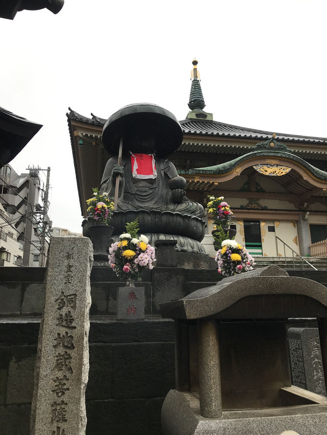 【東京　豊島区　巣鴨地蔵通り商店街ととげぬき地蔵尊高岩寺】