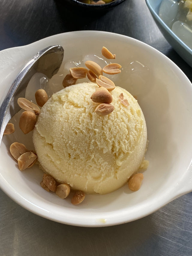 🍨นัฐพรไอศครีมกะทิสด – ร้านประจำที่ต้องแวะทุกครั้ง