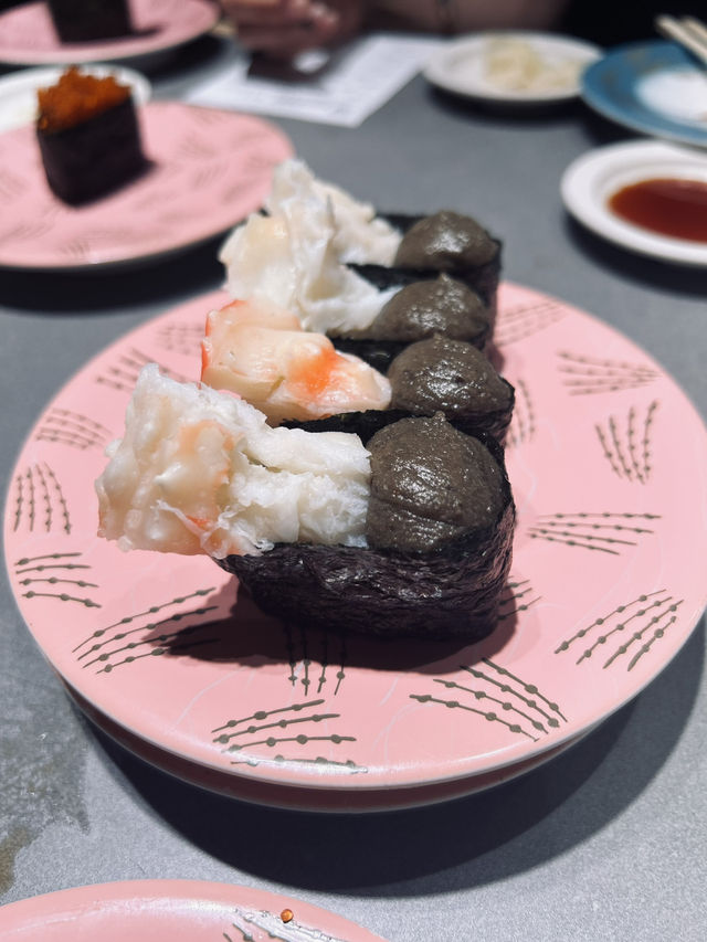 Conveyor Belt Sushi in Susukino 🇯🇵