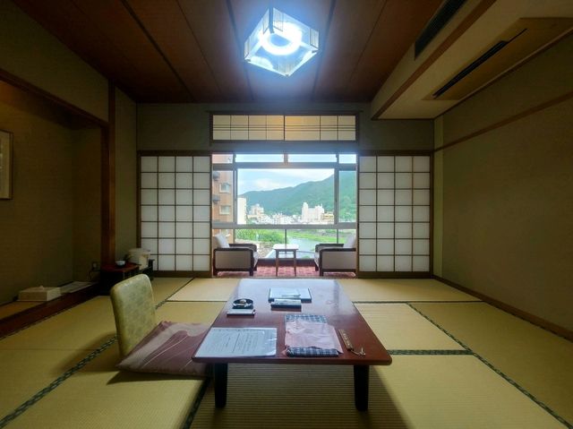 게로온센 보센칸(下呂温泉 望川館) 화실10조(和室10帖) 조석식(Harf Board)