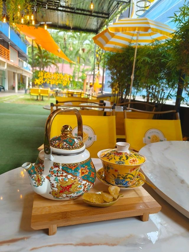 A Burst of Sunshine at Desaru’s Yellow Café