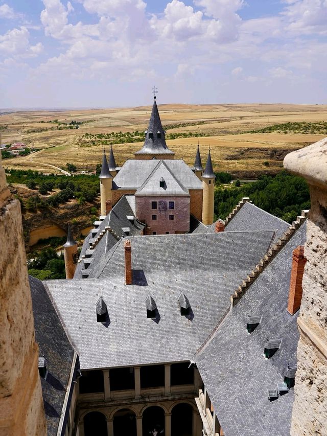 Segovia’s Serving Fairytale Feels & Crispy Pig Dreams