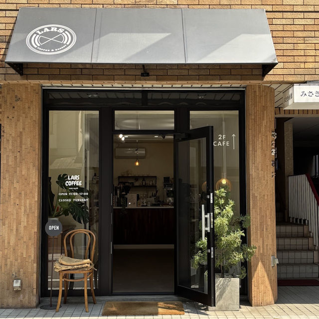 LARS COFFEE AND BAKERY