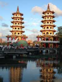 【龍虎塔／Dragon and Tiger Pagodas｜台湾“龍の口から入って、虎の口から出る⁉️ 開運スポット”】