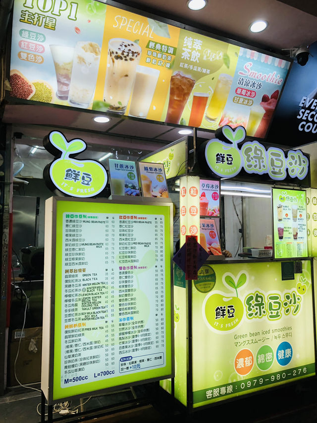燈光閃閃五花十色的夜市❤️❤️❤️