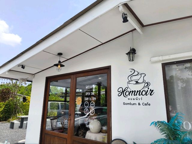 Homnoir หอมนัวร์ somtum&cafe 