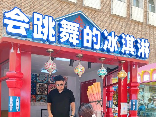 Urumqi Grand Bazaar Pedestrian Street: A Visual Feast