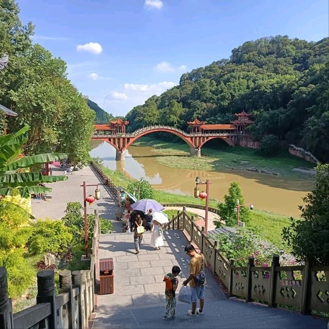 Exploring the Leshan Area, Sacred Cliffs and River Views