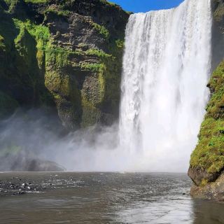 Skógafoss – “Iceland’s Thunderous Curtain of Mist”