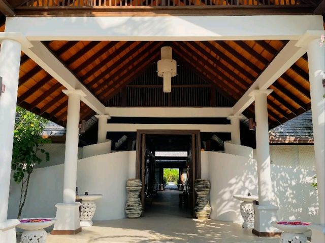 Hideaway Beach Resort & Spa: An Exclusive Sanctuary of Tranquility and Luxury
