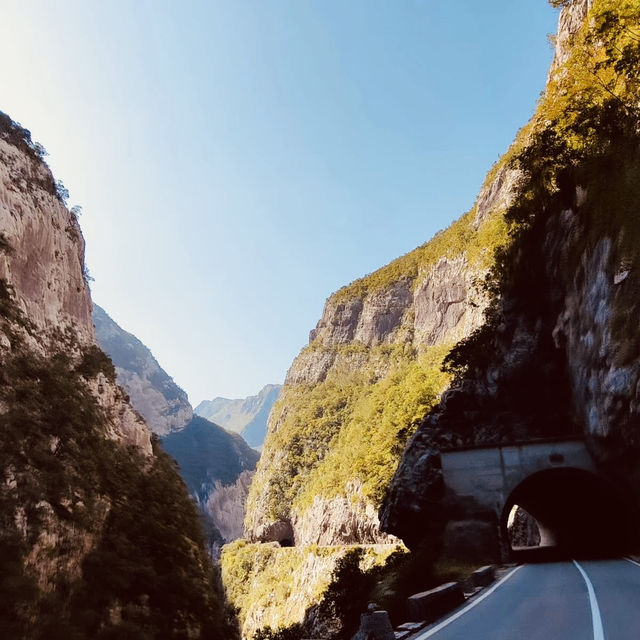 Montenegro: Where Mountains Kiss the Adriatic – Your Ultimate Adventure Awaits!