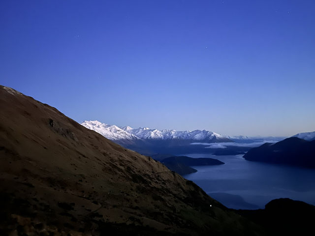 紐西蘭旅遊有景點—《明信片裡的經典角度:Roy’s Peak Lookout》 📸⛰️ 紐西蘭旅遊有景點—《明信片裡的經典角度:Roy’s Peak Lookout》 📸⛰️