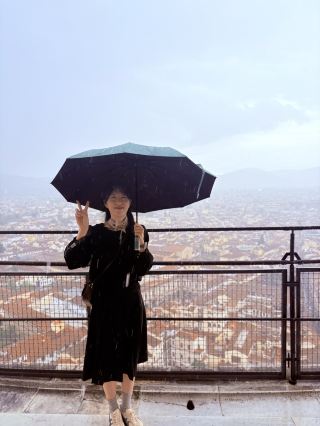 🧛 旅途中遇到下雨也不用擔心！佛羅倫斯彷彿變成了吸血鬼小說裡的場景。