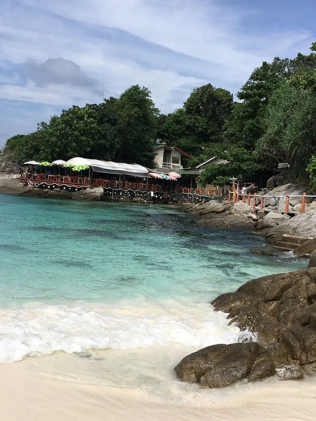 เกาะราชาใหญ่ 🌴 น้ำใส ทรายขาว และความสงบ
