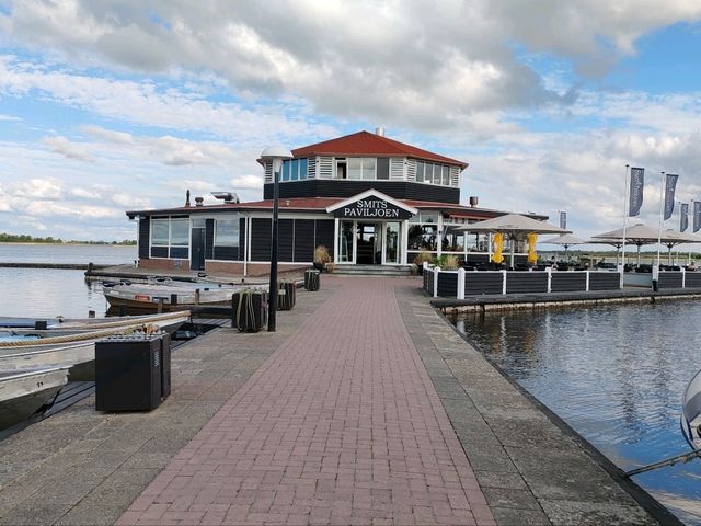 Smits Paviljoen: A Waterside Escape
