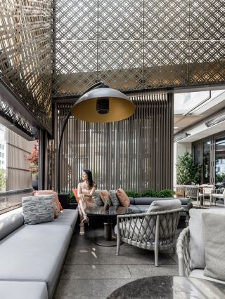 Manhattan Skyline Zen Hotel Experience
