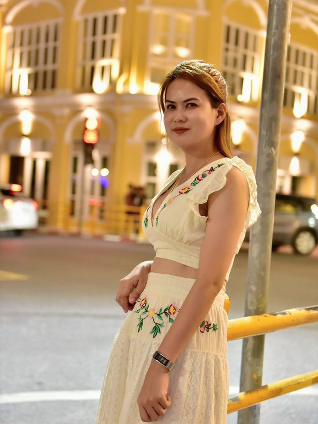 เช็คอินตึกเหลือง ย่านเมืองเก่าภูเก็ต