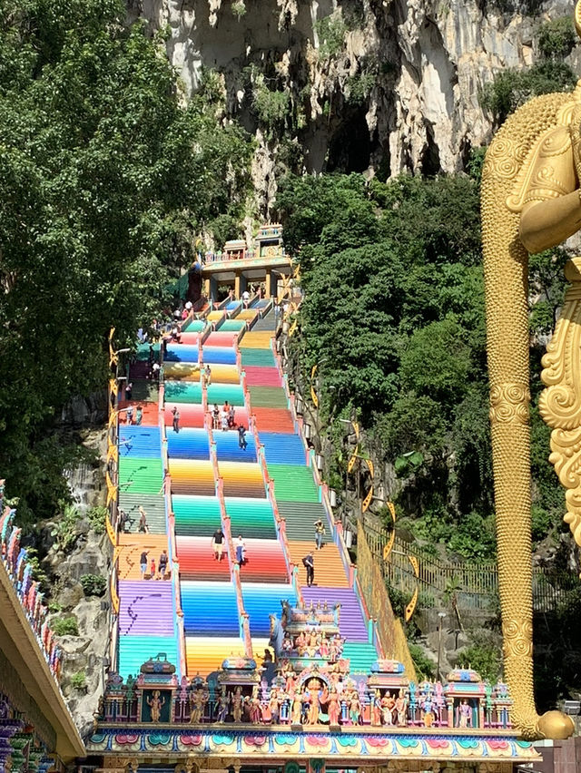 Batu Caves: A Rainbow Stairway to the Divine! 🌈