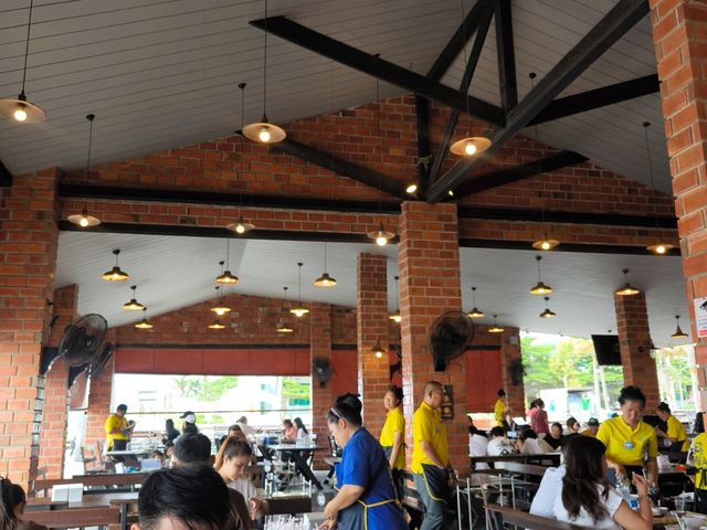 ร้านอาหารปูเป็น ซีฟู้ด หาดจอมเทียน ชลบุรี ร้านอาหารปูเป็น ซีฟู้ด หาดจอมเทียน ชลบุรี