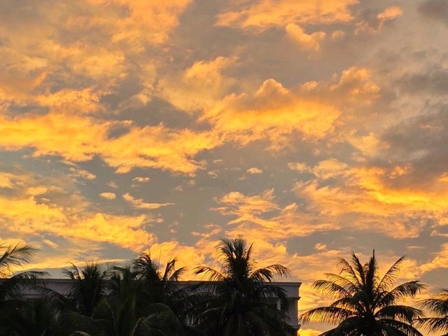 베트남 다낭 미케비치의 아름다운 일몰 베트남 다낭 미케비치의 아름다운 일몰